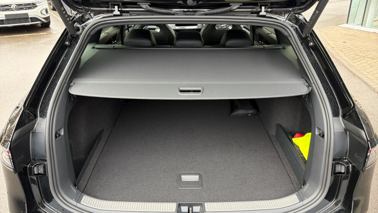 Volkswagen Passat 1.5 eTSI R-Line 5dr DSG Petrol Estate